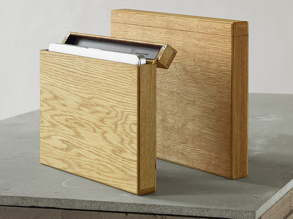 Wooden-Laptop-Case-for-MacBook_1.jpg