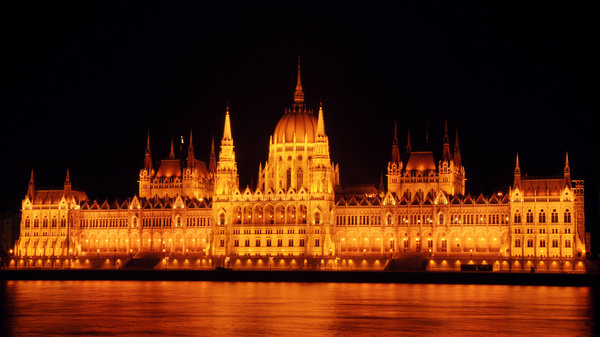 budapest parliment2.jpg