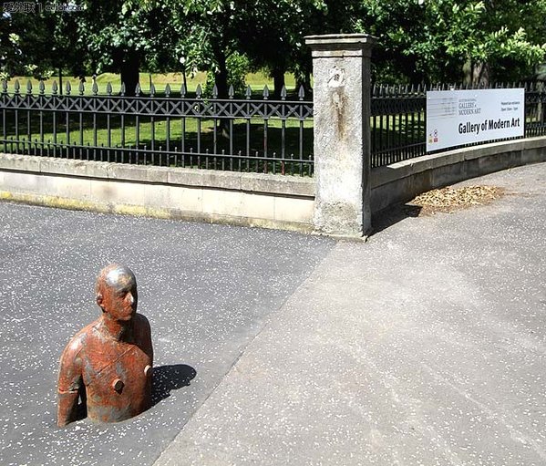 0_buildings_-_statue_gormley_six_times_figure_1_064735.jpg