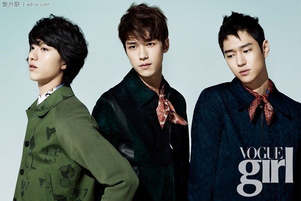 the-five-male-actors-of-tvn-drama-flower-boy-next-door-yoon-shi-yoon-kim-ji-hoon-go-kyung-pyo-kim-jung-san-mizuta-kouki-have-a-photo-shoot-with-vogue-girl.jpg