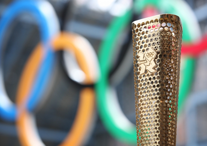 london-2012-offers-first-look-at-olympic-torch-design-75685-1.jpg